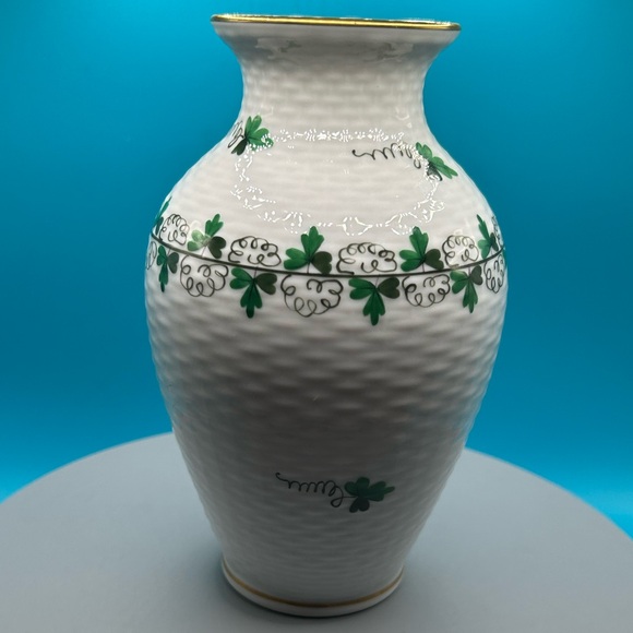 Herend Hungary 6953 vase parsley and vine shamrock basketweave st Patrick’s